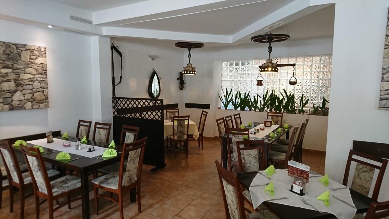 נוירופין Restaurant Rosengarten מראה חיצוני תמונה